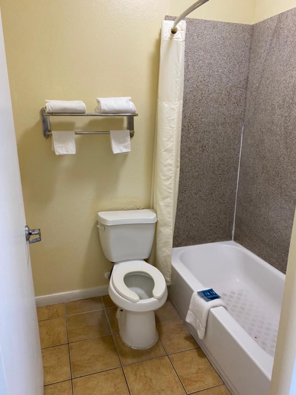 Relax Inn & Suites 安格尔顿 外观 照片